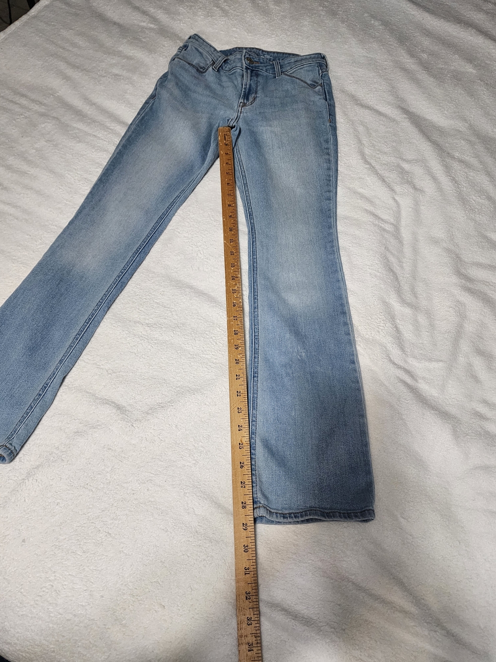 Old Navy Light Wash Women's Bootcut Jeans - Classic Fit - Mid Rise - Picture 6 of 8